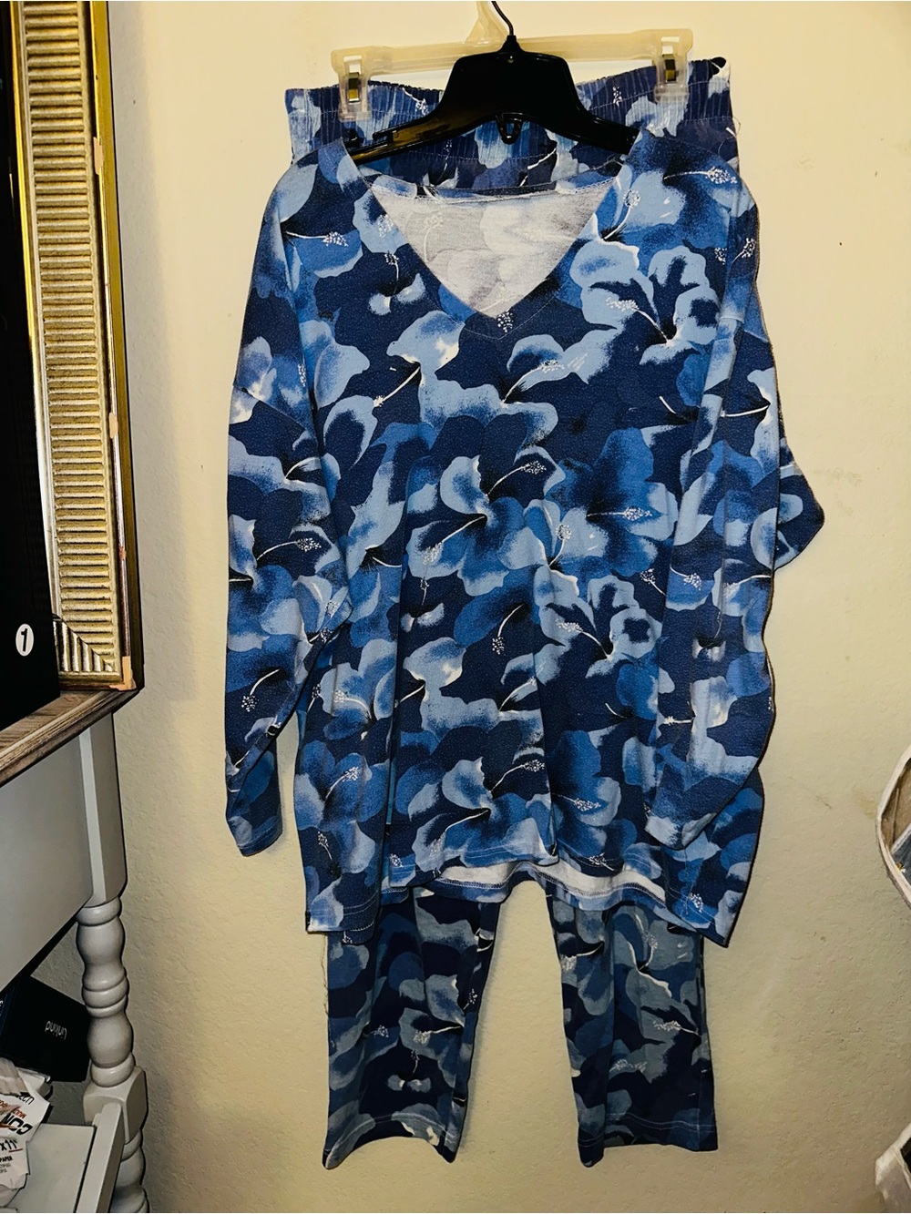 Athentico Forenza vintage blue floral pj set size large